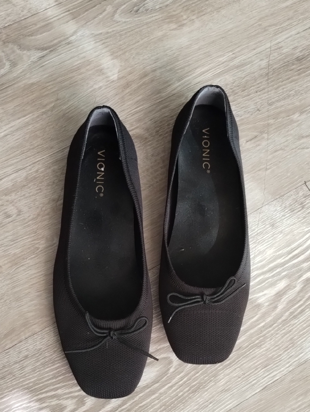 Vionic Black Knit Ballet Flats with Bow Accent